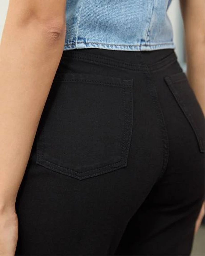 Jean taille haute à jambe étroite