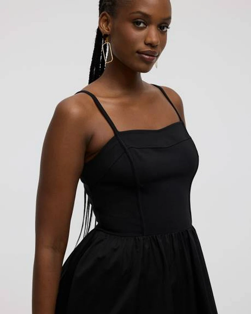 Robe midi sans manches à encolure en coeur