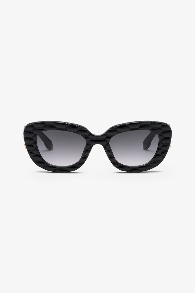 Sunglasses with wide bold cat-eye front