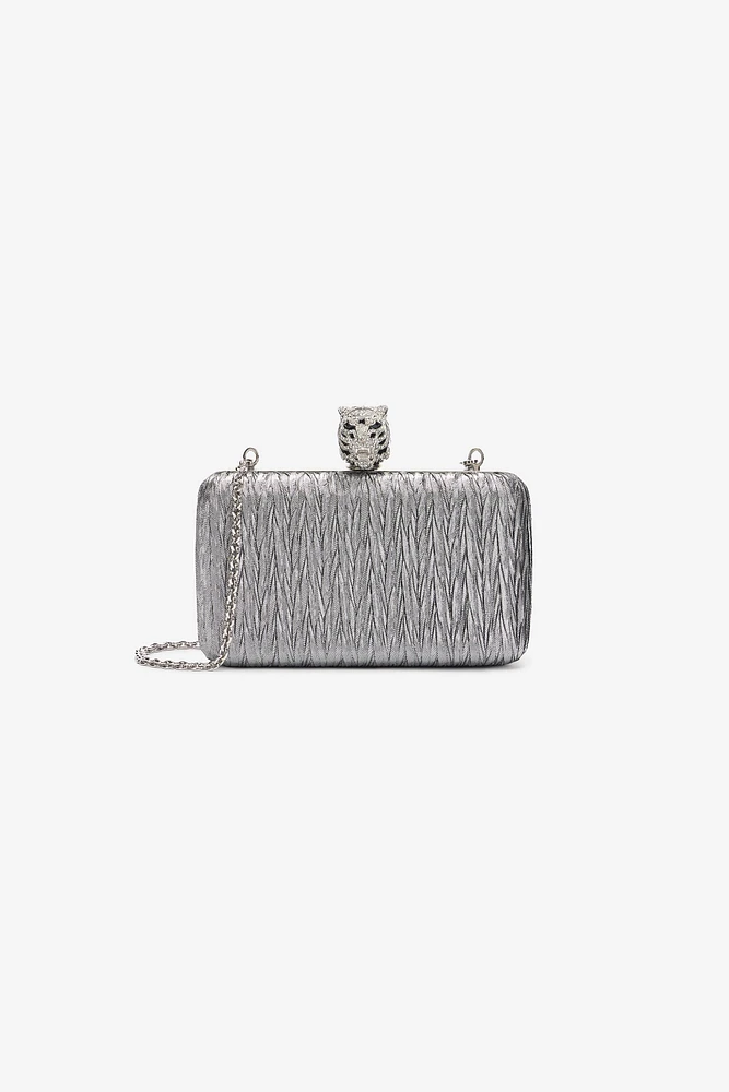 Clutch with tiger fastening