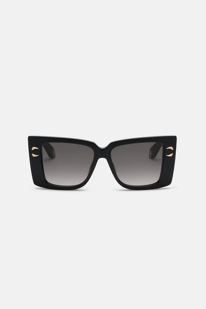 Sunglasses with wide rectangualr front with fangs