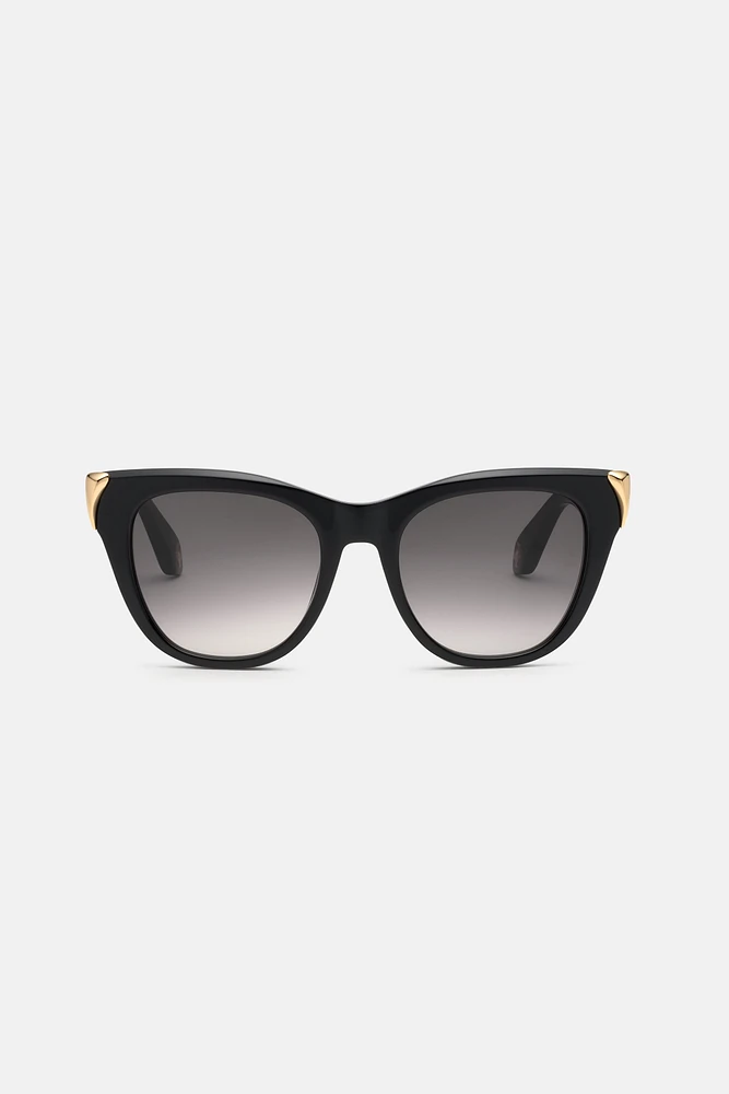 Sunglasses with feminine cat-eye and feng on sides