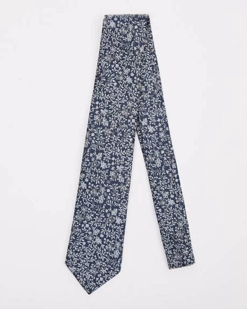 Regular Tie with Foliage Pattern