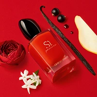 Sì Passione Eau de Parfum with Vanilla & Pear and Blackcurrant
