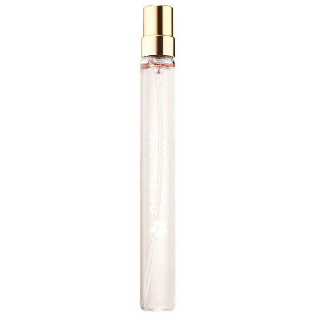 Marc Jacobs Fragrances Daisy Love Eau de Toilette Travel Spray with Crystalized Cloudberries, Daisy Petals & Driftwoods 0.33 oz/ 10 mL eau de toilette spray