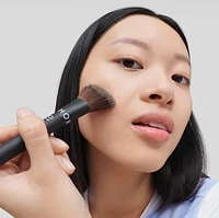 Essential Brush - 01 Foundation