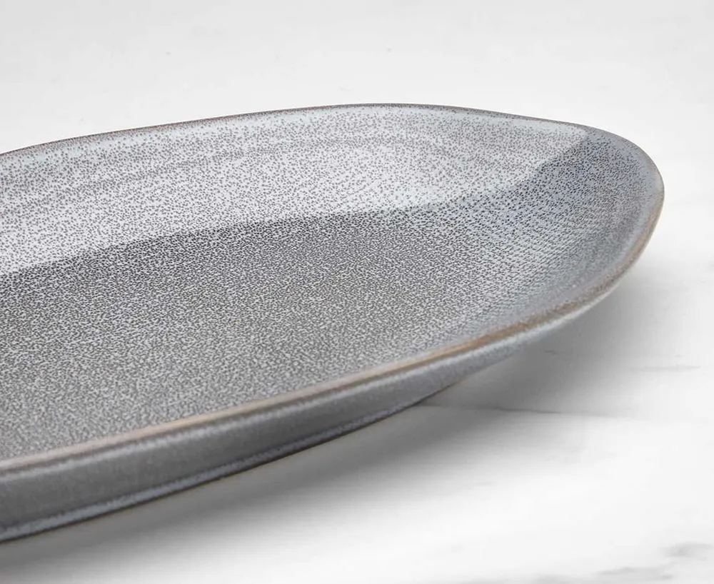 Assiette en grès en forme de feuille Linen, gris
