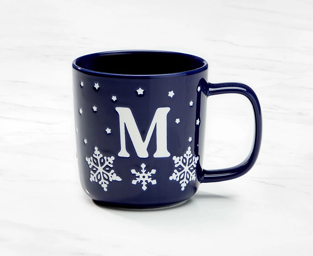 Tasse monogramme avec motif flocon de neige et lettre M, bleu marine et blanc, 370 ml