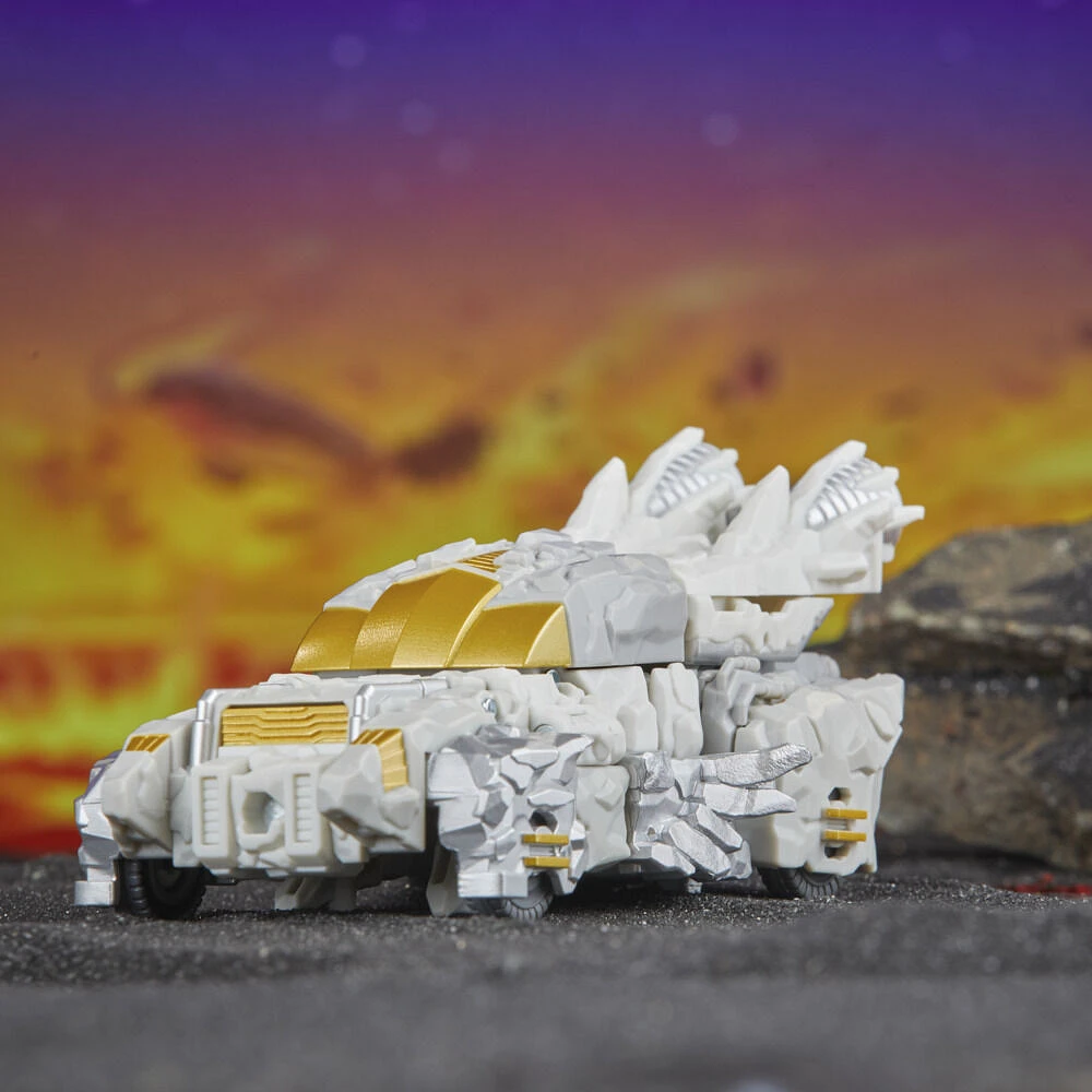 Transformers Legacy United Deluxe Class Infernac Universe Nucleous Action Figure