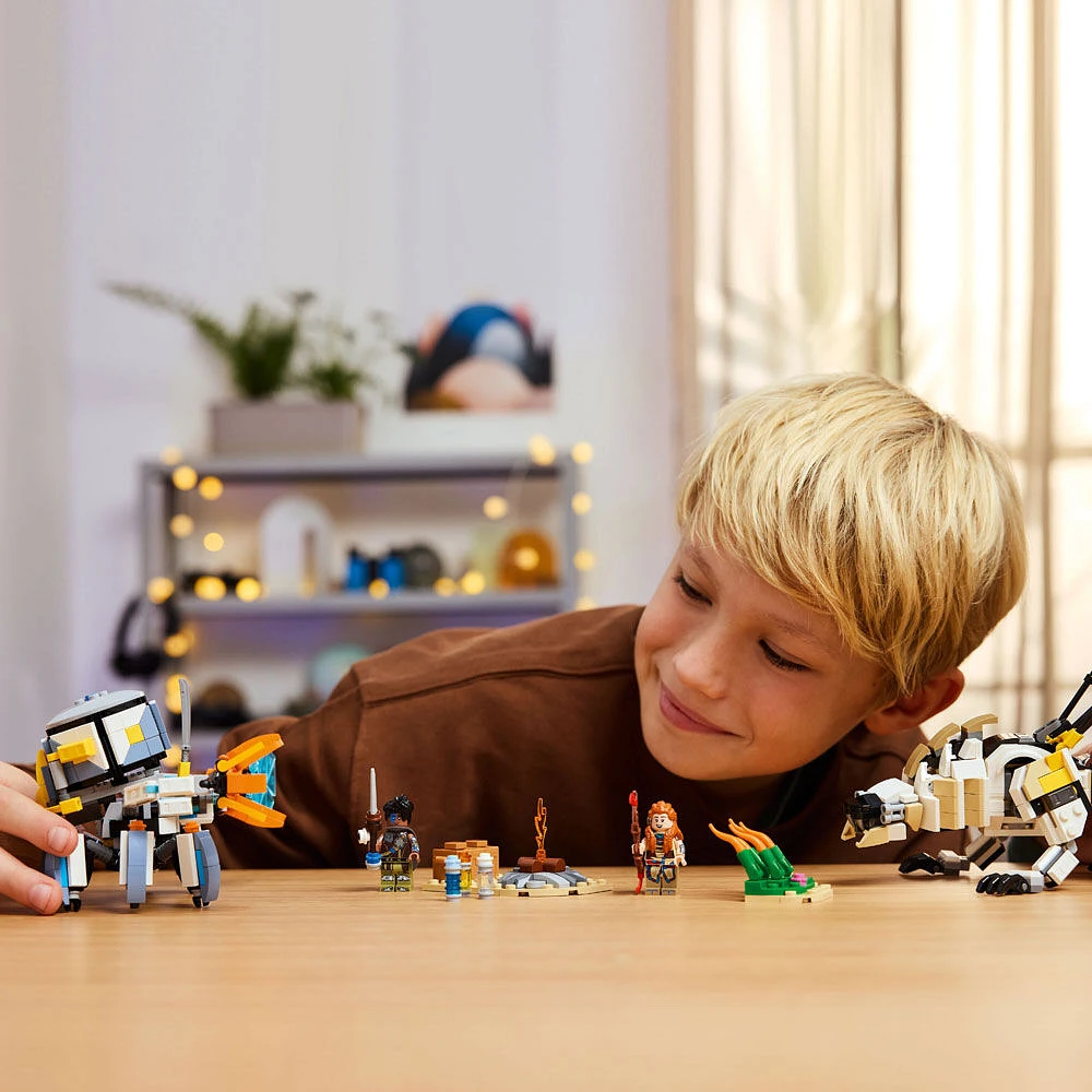 LEGO Horizon Adventures Aloy et Varl contre Shell-Walker et Sawtooth, Jouet avec figurines de machines 77037