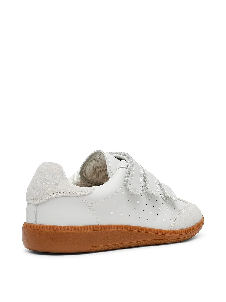 Momentum Sneaker