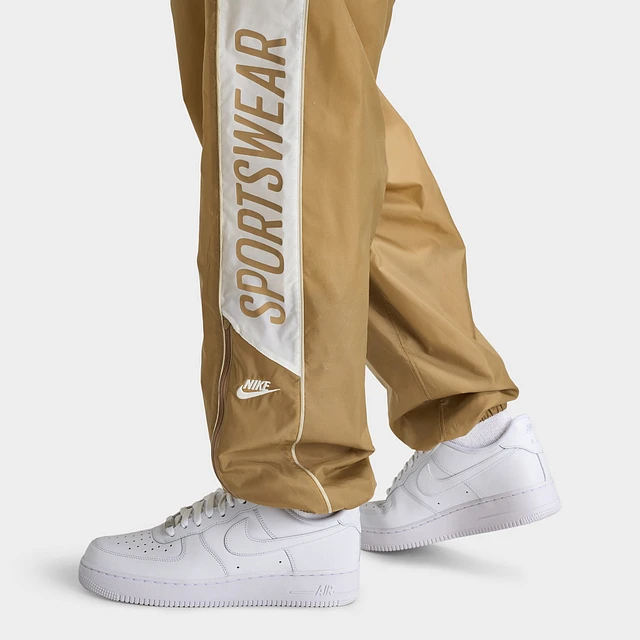 ★★Nike★★ Club Woven Jogger M Parachute Beige Saillight K Nike Club Woven Joggers Parachute Beige / Salt - Light Khaki