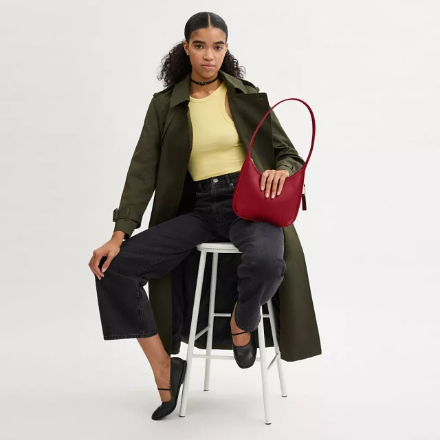 美品　COACH　トンプソン　レザー ブラック ボストンバッグ　70491　黒 COACH® Curve Zip Bag | Scarborough Town Centre