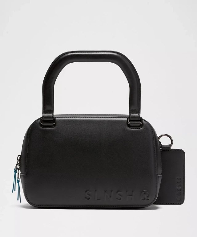 【ルルレモン】クロスボディーバック Curved with Top Handle 3L Curved Crossbody Bag with Top Handle 3L | Men's Bags,Purses