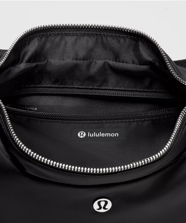 lululemon - 新品タグ付き Lululemon ショルダーバッグ バッグ 【ルルレモン公式｜lululemon Japan】