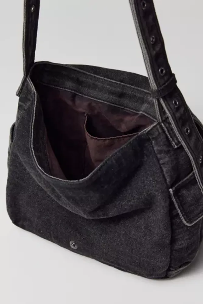 Urban Outfitters☆ フラップデニム・メッセンジャーバッグ Urban Outfitters☆ フラップデニム・メッセンジャーバッグ BDG