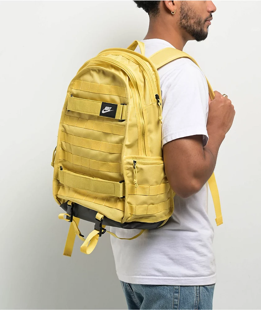 Nike SBバックパック キャメル Nike SB RPM Yellow Backpack | Arden Fair